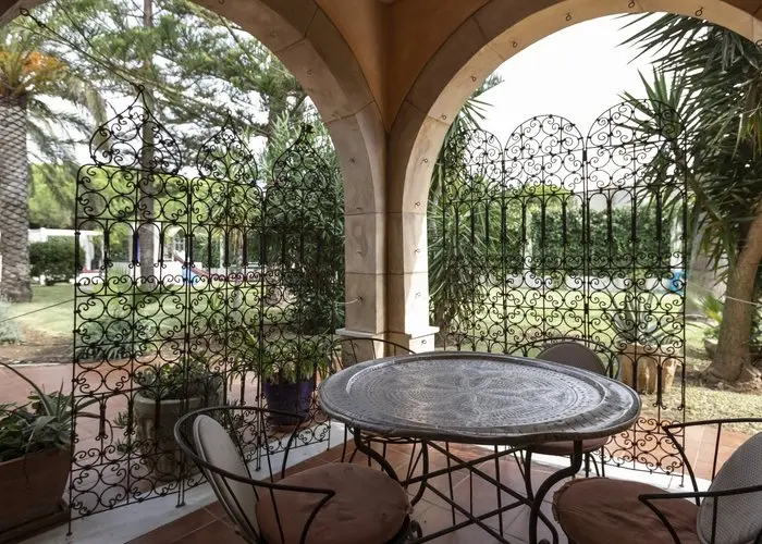Suite familiar amplia con salón y terraza privada en Conil